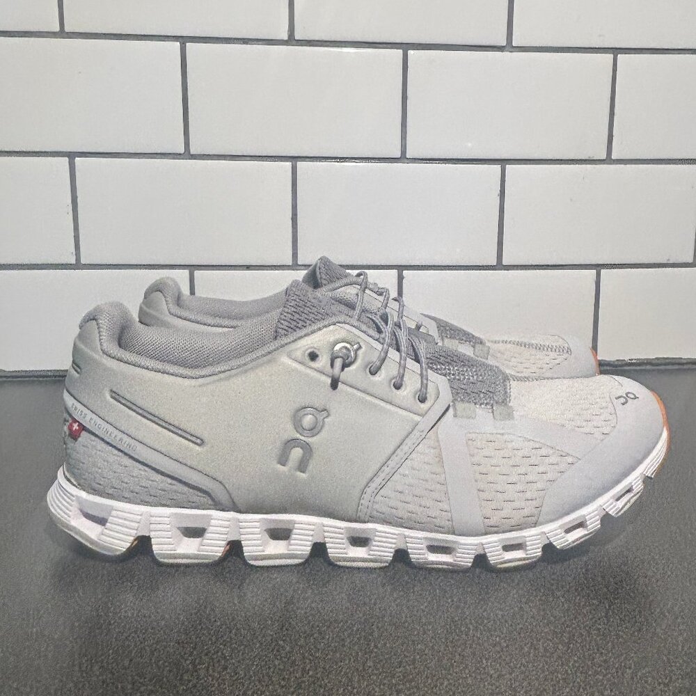 On Clouds 6 Versa Silver Womens Size 7